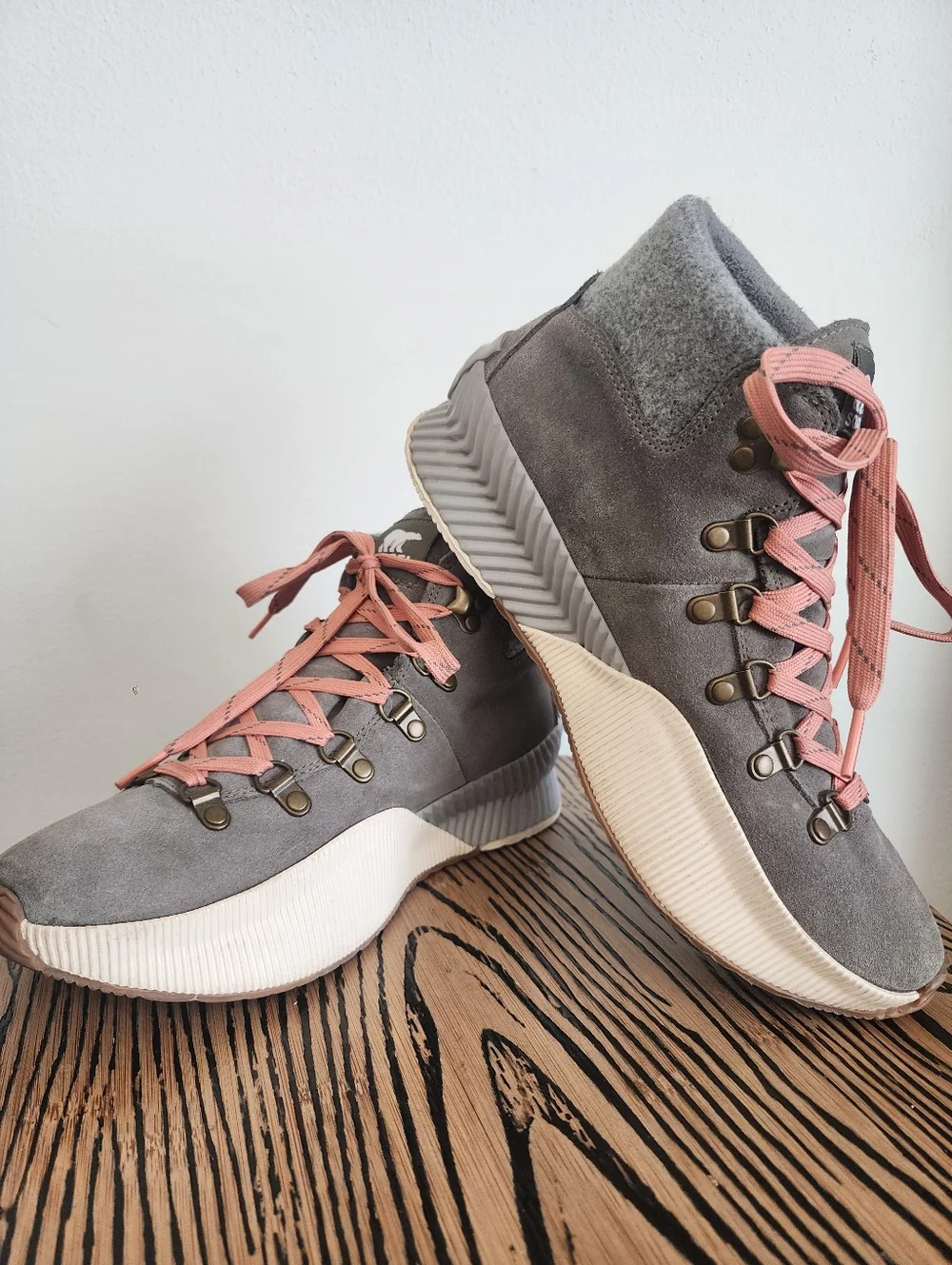 Sorel Out N About III Conquest Waterproof Boots Gray Pink Size 9
